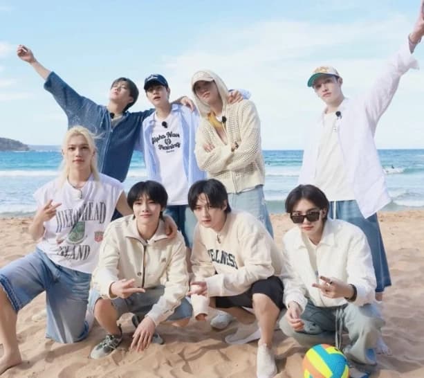 STRAYKIDS - MARINEROS thumbnail