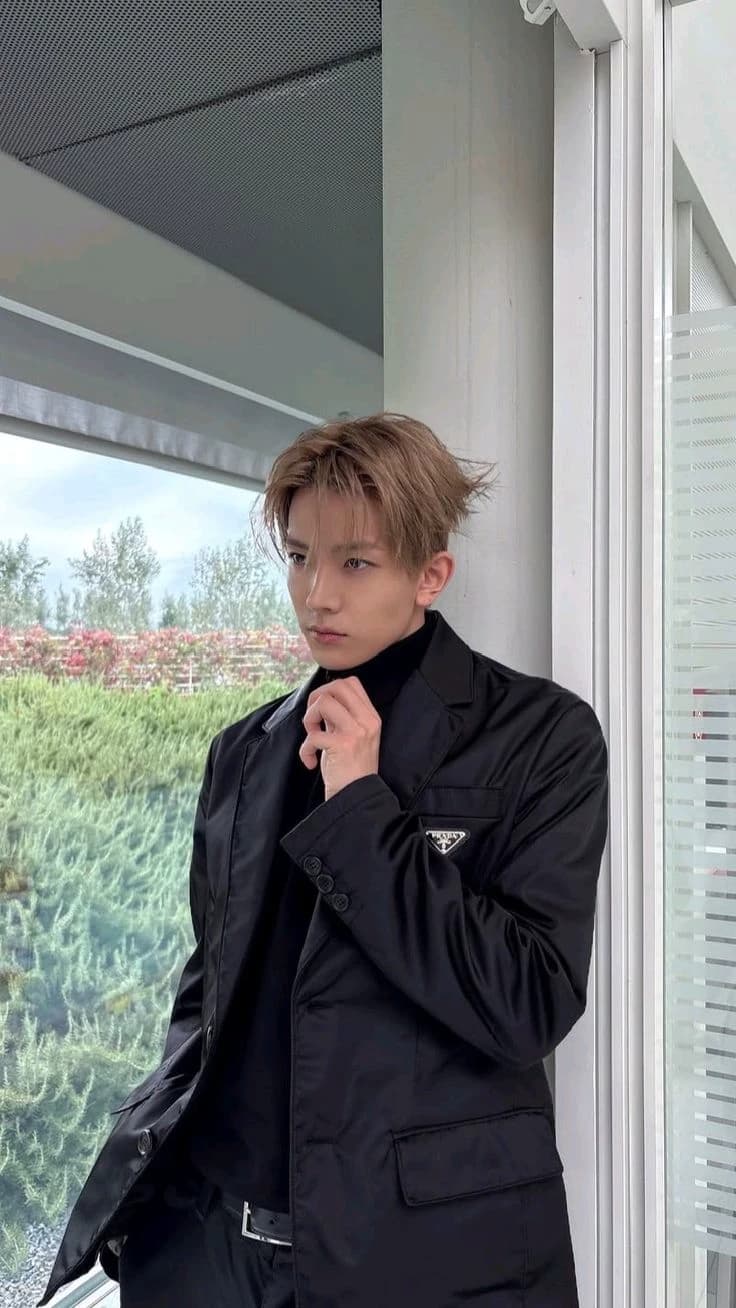 Lee heeseung thumbnail