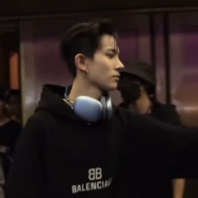 Lee Heeseung (Heejake) thumbnail