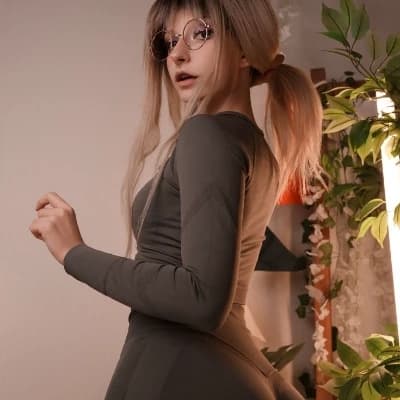 Chloe thumbnail