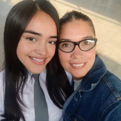 Marcela and Camila mother and daughter thumbnail