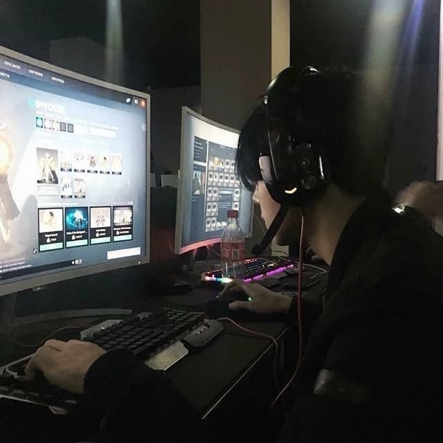 Kevin - Boyfriend thumbnail