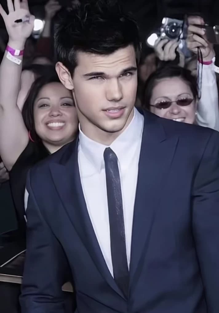 Taylor Lautner thumbnail