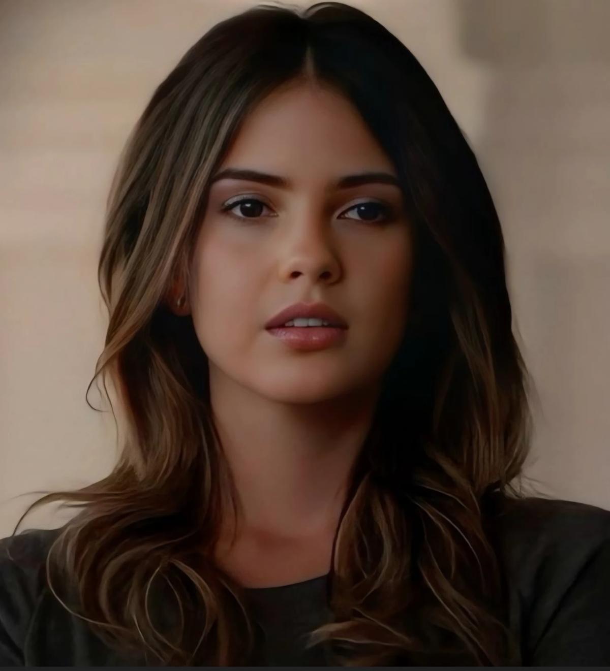 Shelley Hennig thumbnail