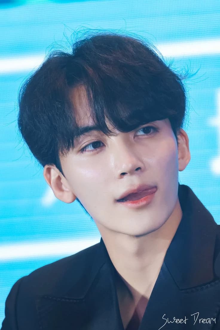 Yoon jeonghan thumbnail