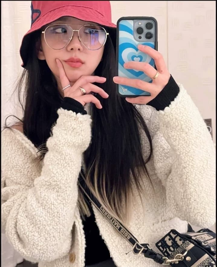 Kim-Jisoo thumbnail
