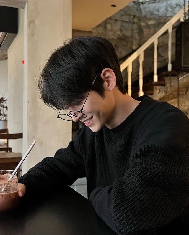 James <⁠(⁠￣⁠︶⁠￣⁠)⁠> thumbnail
