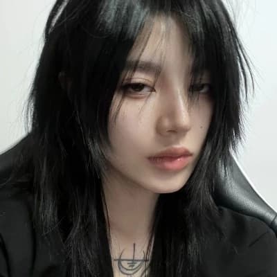 Lesbian roommate - Ash thumbnail