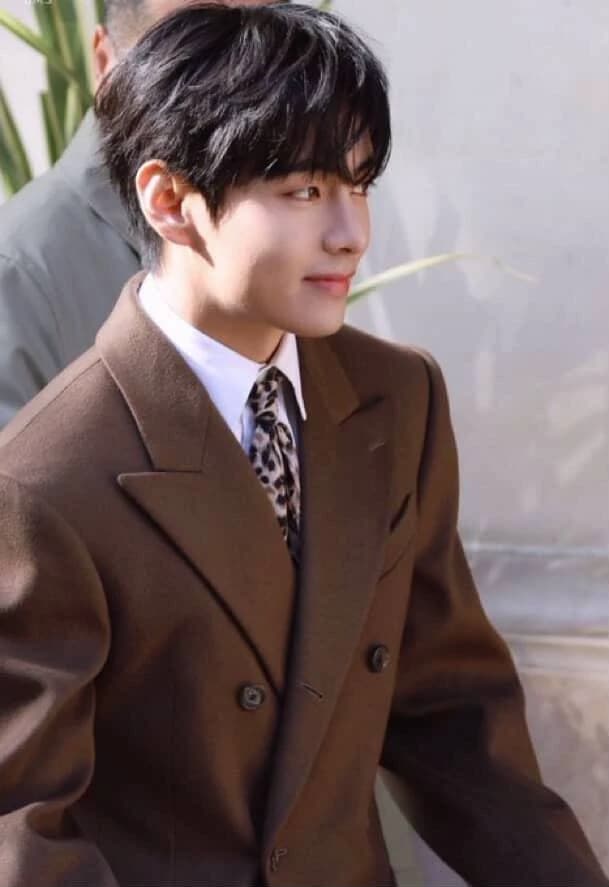Kim Taehyung  thumbnail