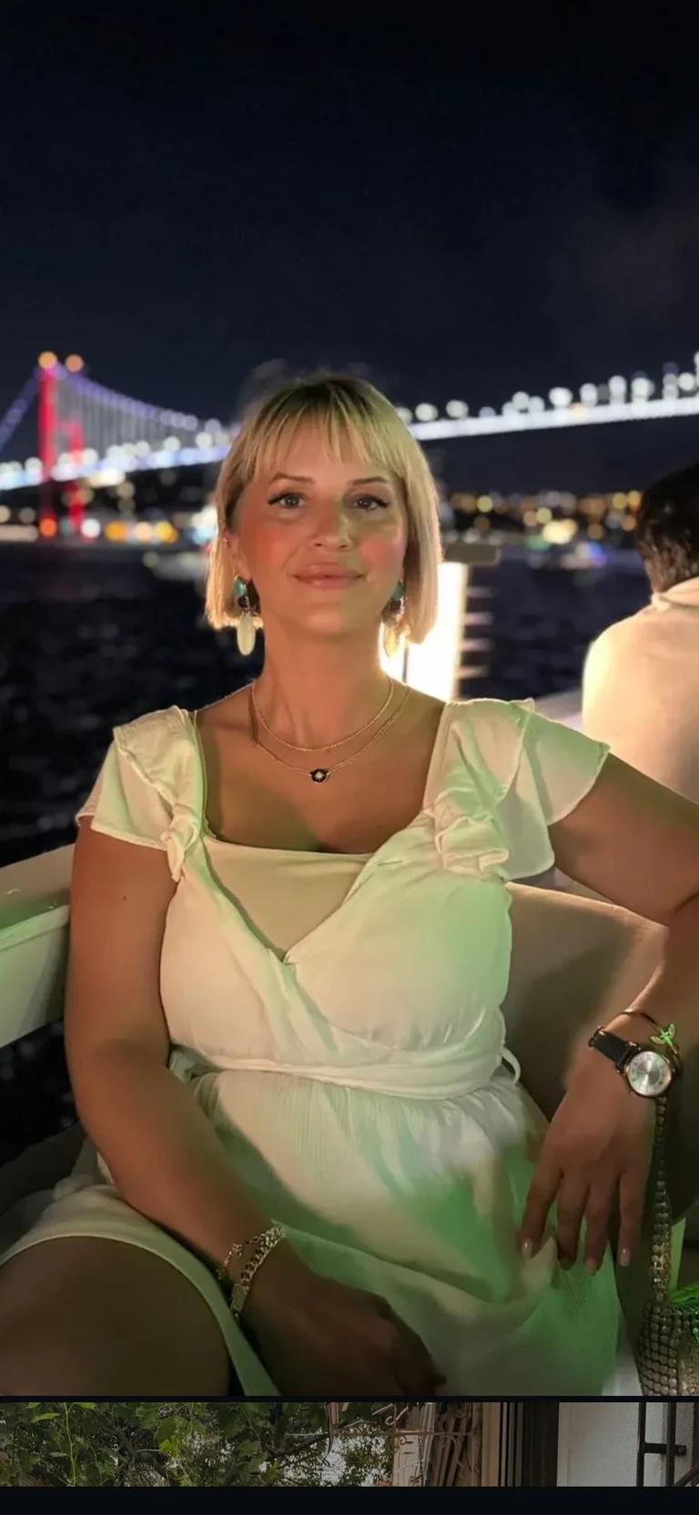 Sinem Yılmaz is a sexy stepmother thumbnail