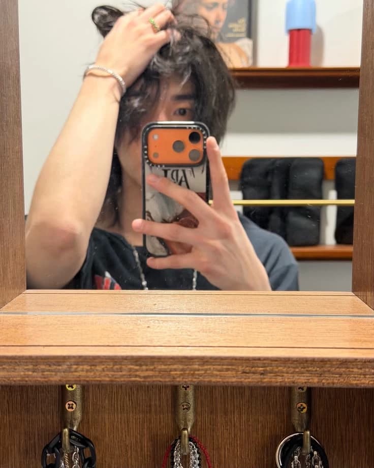 Hwang Hyunjin thumbnail