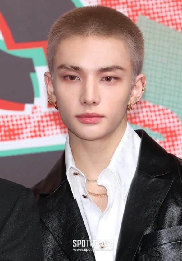 Hwang Hyunjin  thumbnail