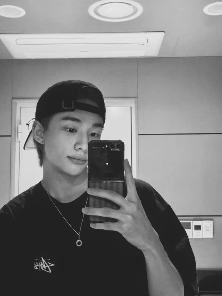 Hyunjin thumbnail