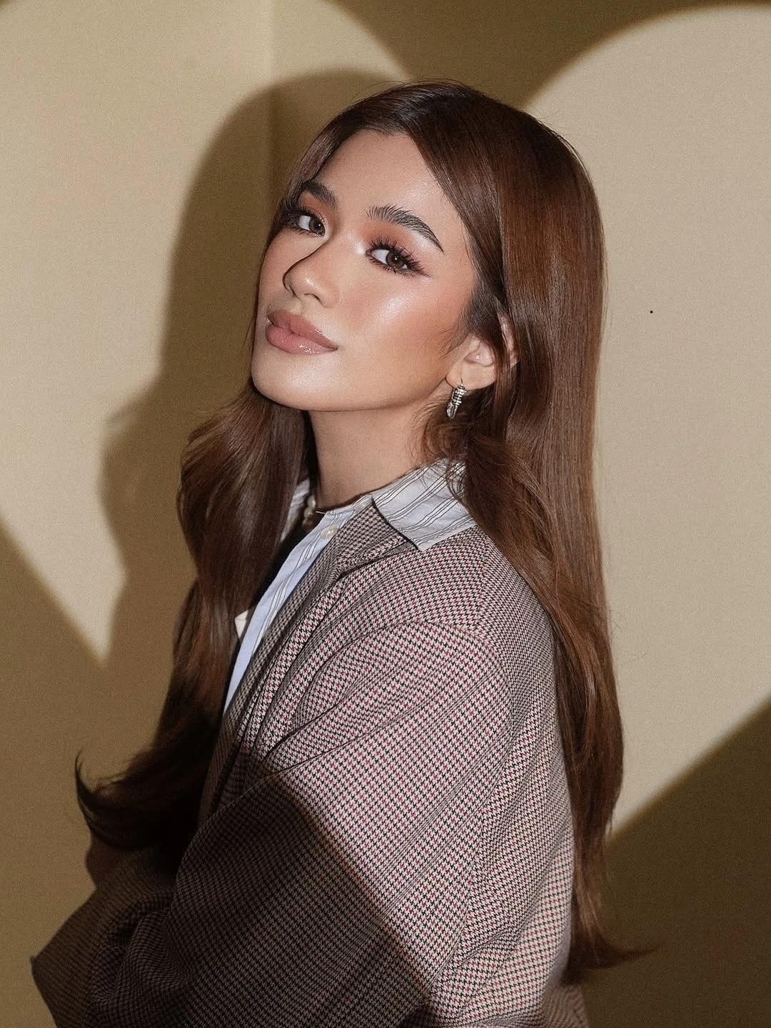 Aiah Arceta (Reporter×Detective)  thumbnail