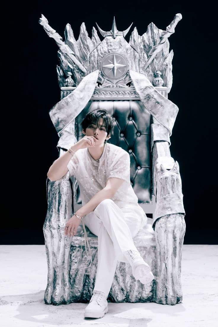 Lee Know - Minho thumbnail