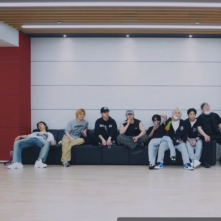 STRAY KIDS thumbnail