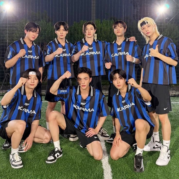 Stray kids thumbnail