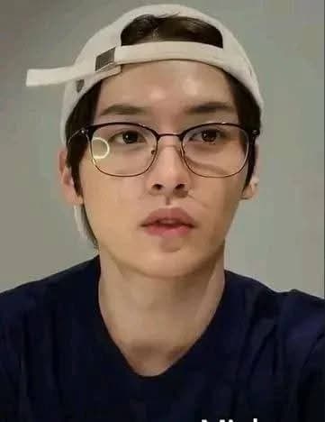 Lee Know thumbnail