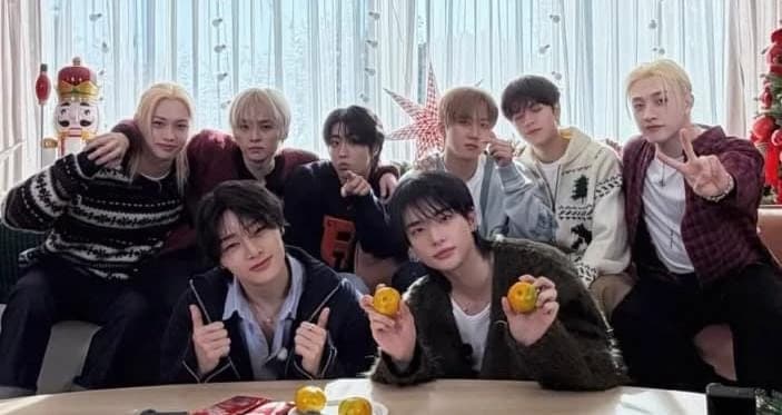 STRAY KIDS-PICKME thumbnail