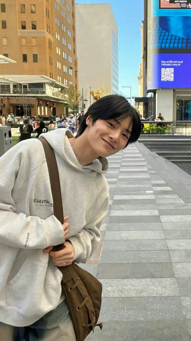 Jeongin } ℕ𝕖𝕚𝕘𝕙𝕓𝕠𝕣 thumbnail