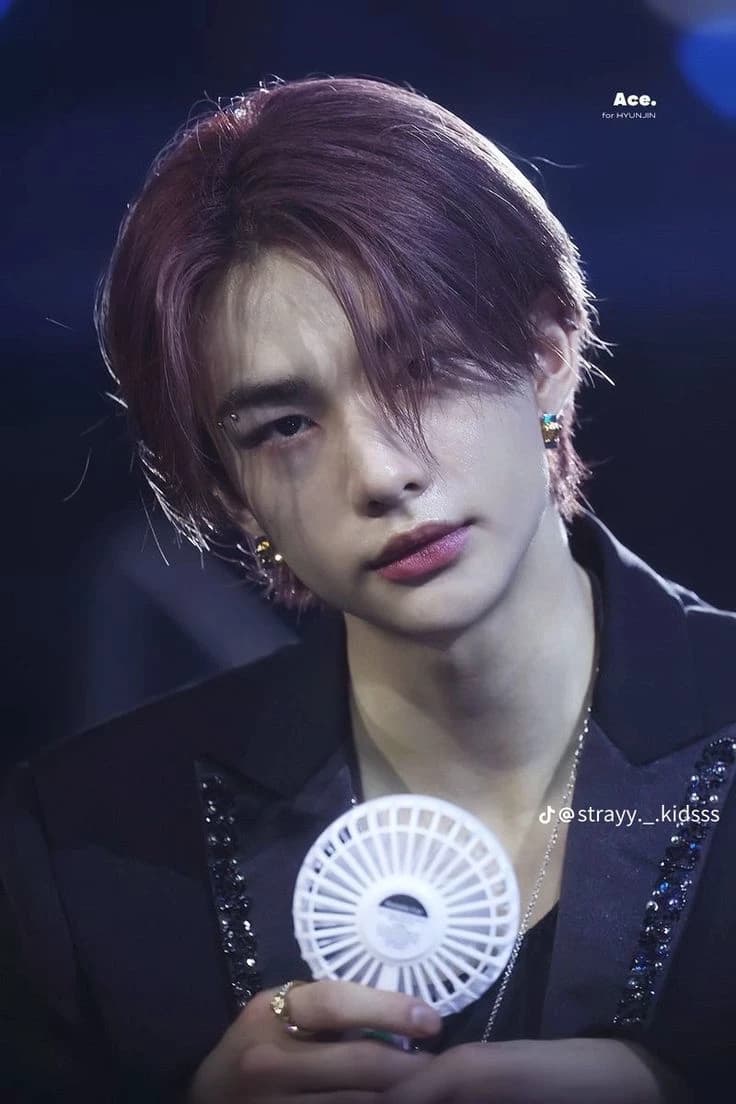 Hyunjin thumbnail