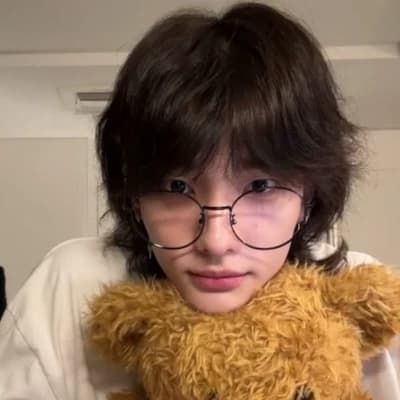 Hyunjin thumbnail