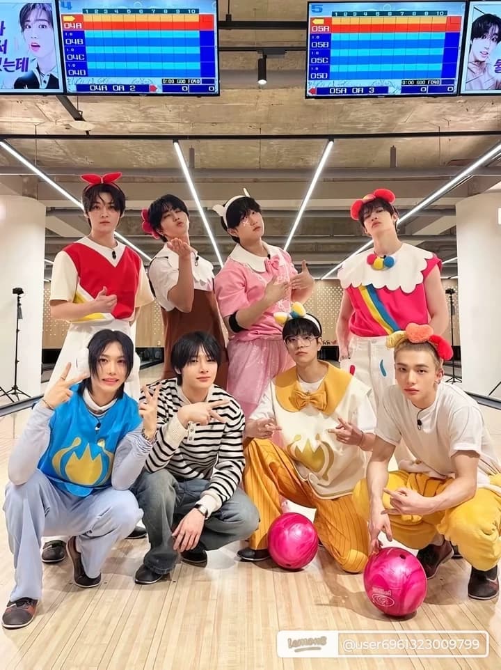 STRAYKIDS  thumbnail