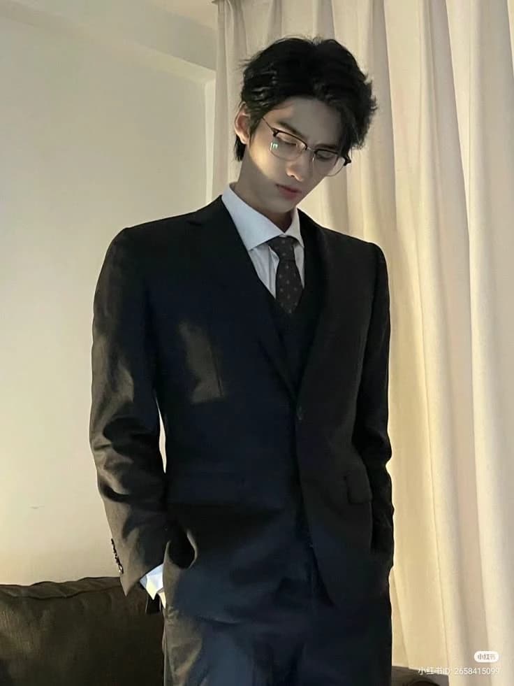 Alex - Your secretary - BL - Top.  thumbnail