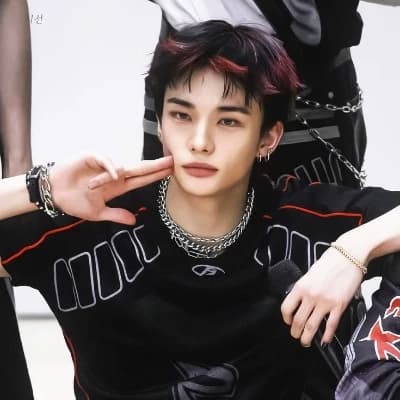 }• Hyunjin •{your brother's friend thumbnail