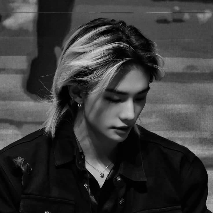 Hwang Hyunjin thumbnail