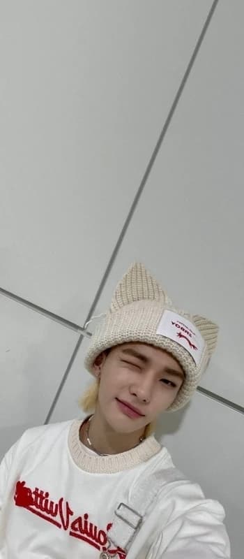 Hyunjin thumbnail