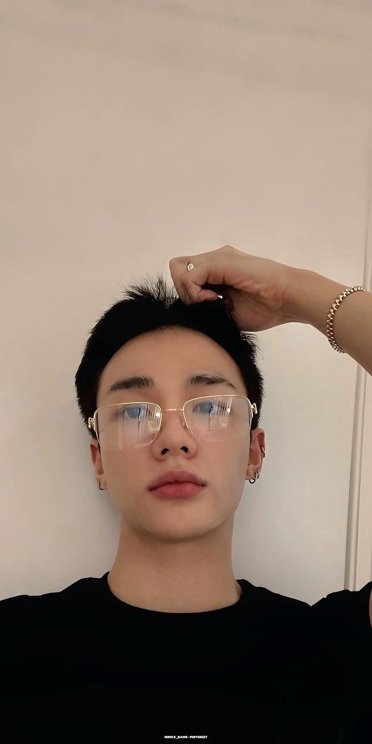 Hwang Hyunjin thumbnail
