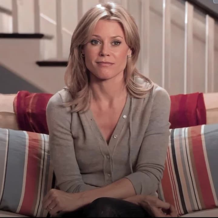 Claire Dunphy - Divorced thumbnail