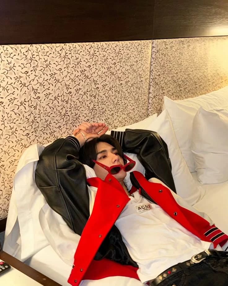 Hwang Hyunjin thumbnail