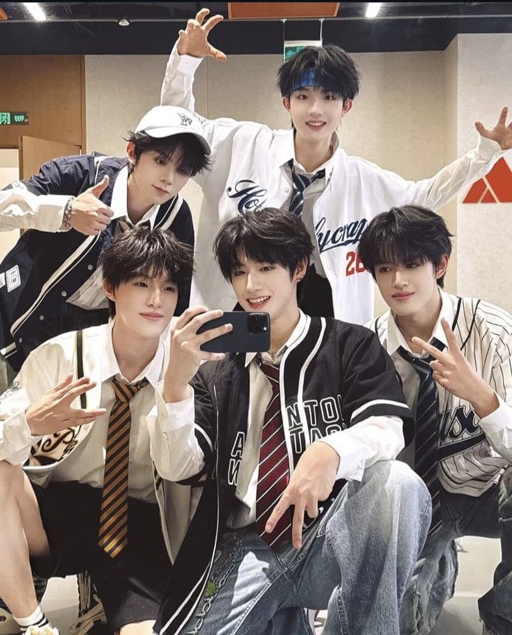 You study at a uni in Korea and meet 5 boys thumbnail