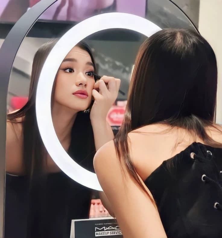 Aiah - Girlfriend thumbnail