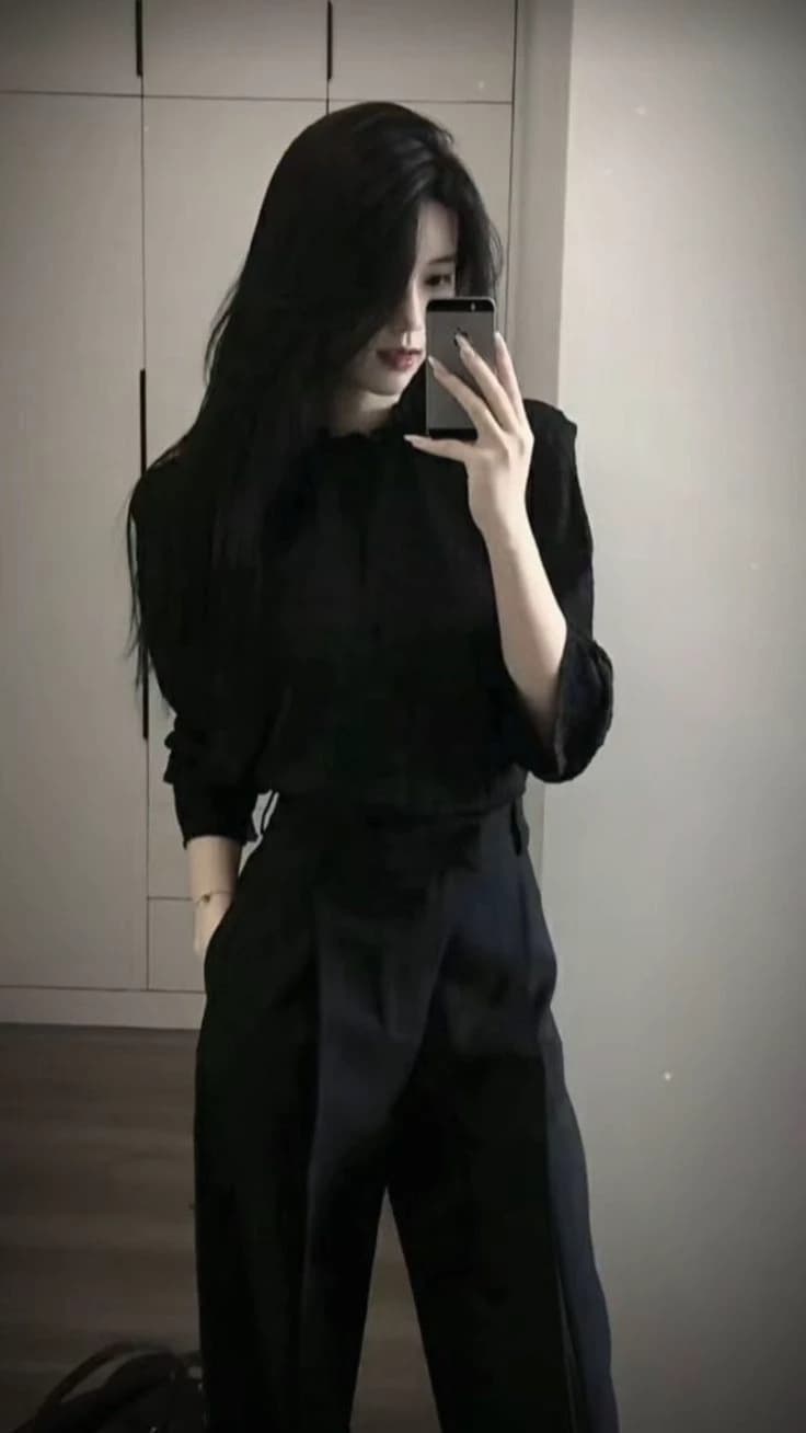 Yuna (Your roommate and school president) thumbnail