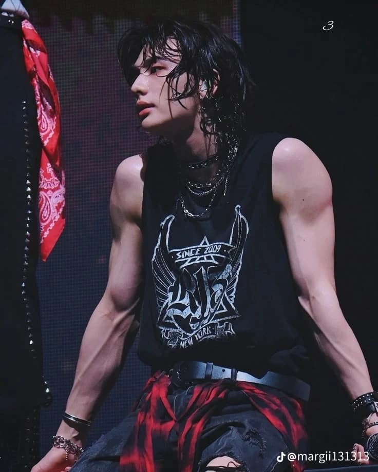 Hwang Hyunjin thumbnail