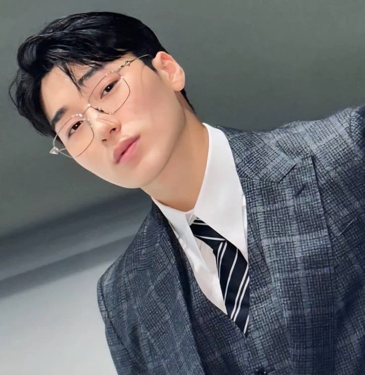 Choi San thumbnail