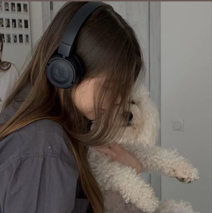 Lilyana 'Lily' Thorne thumbnail