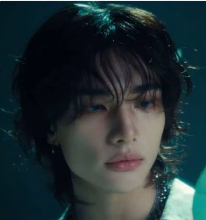 Hwang Hyunjin  thumbnail