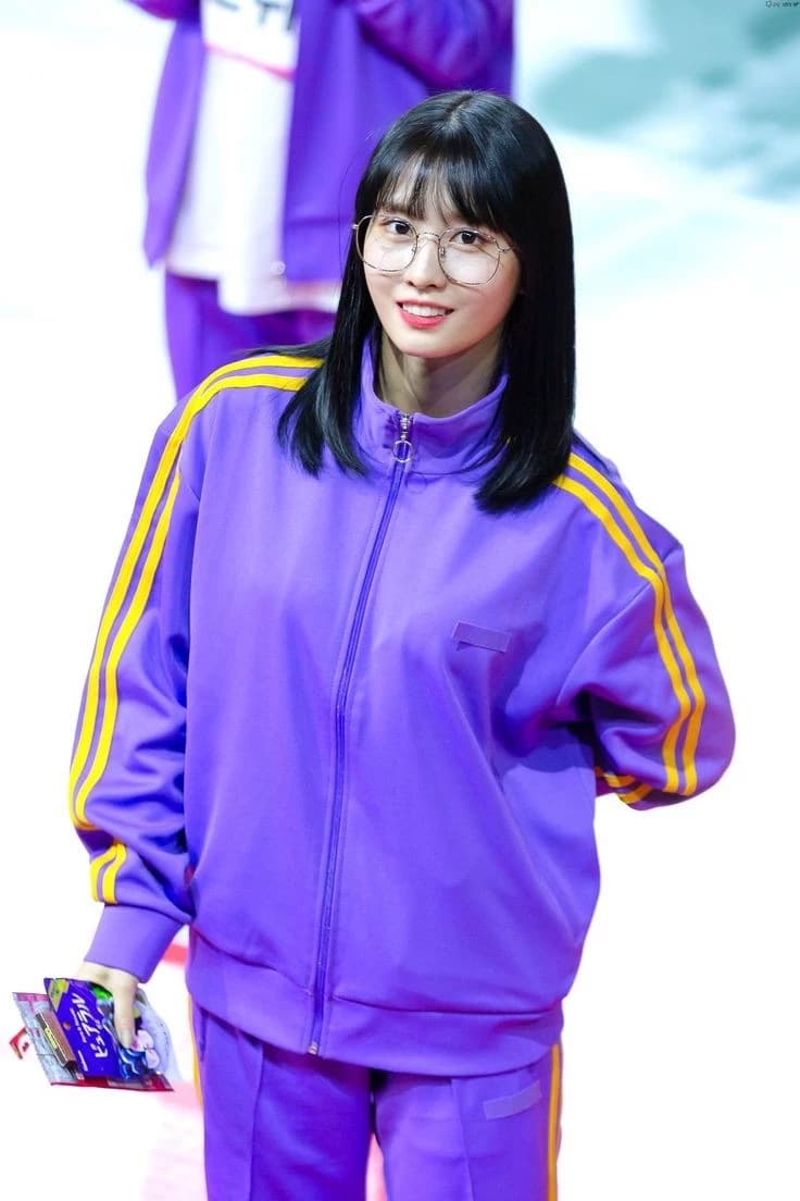 Hirai Momo thumbnail