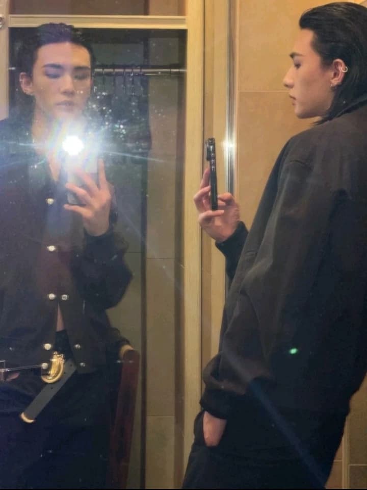 Hwang Hyunjin thumbnail