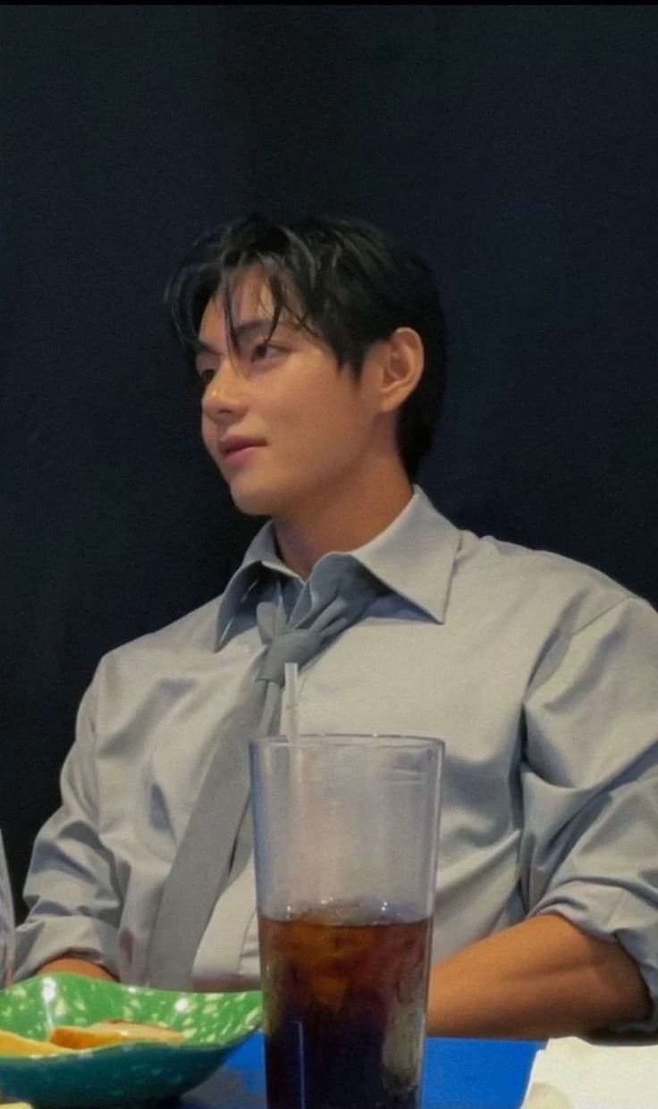 Kim Taehyung thumbnail