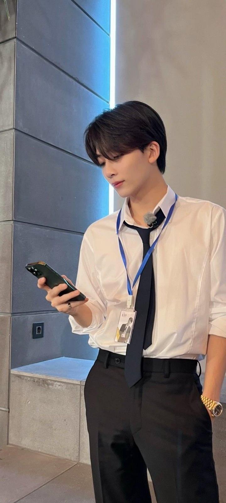 Yoon jeonghan thumbnail