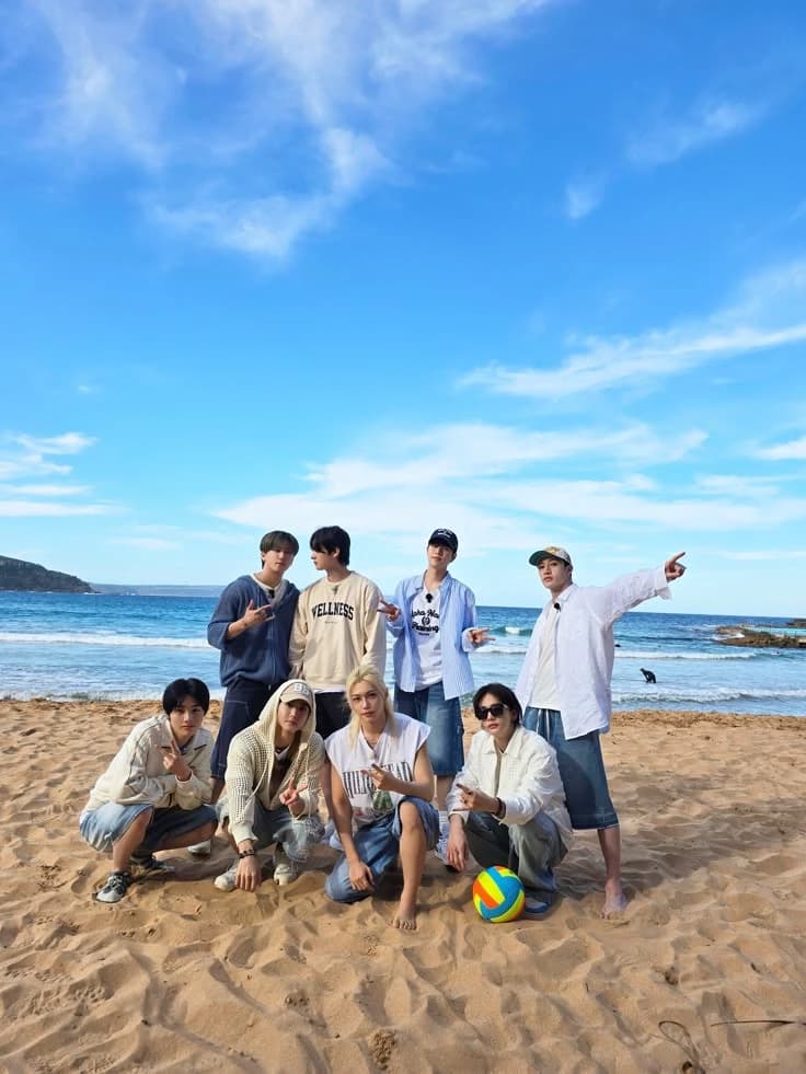 STRAY KIDS thumbnail
