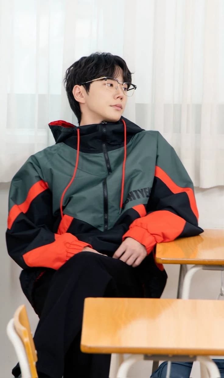Lee Jun-young thumbnail