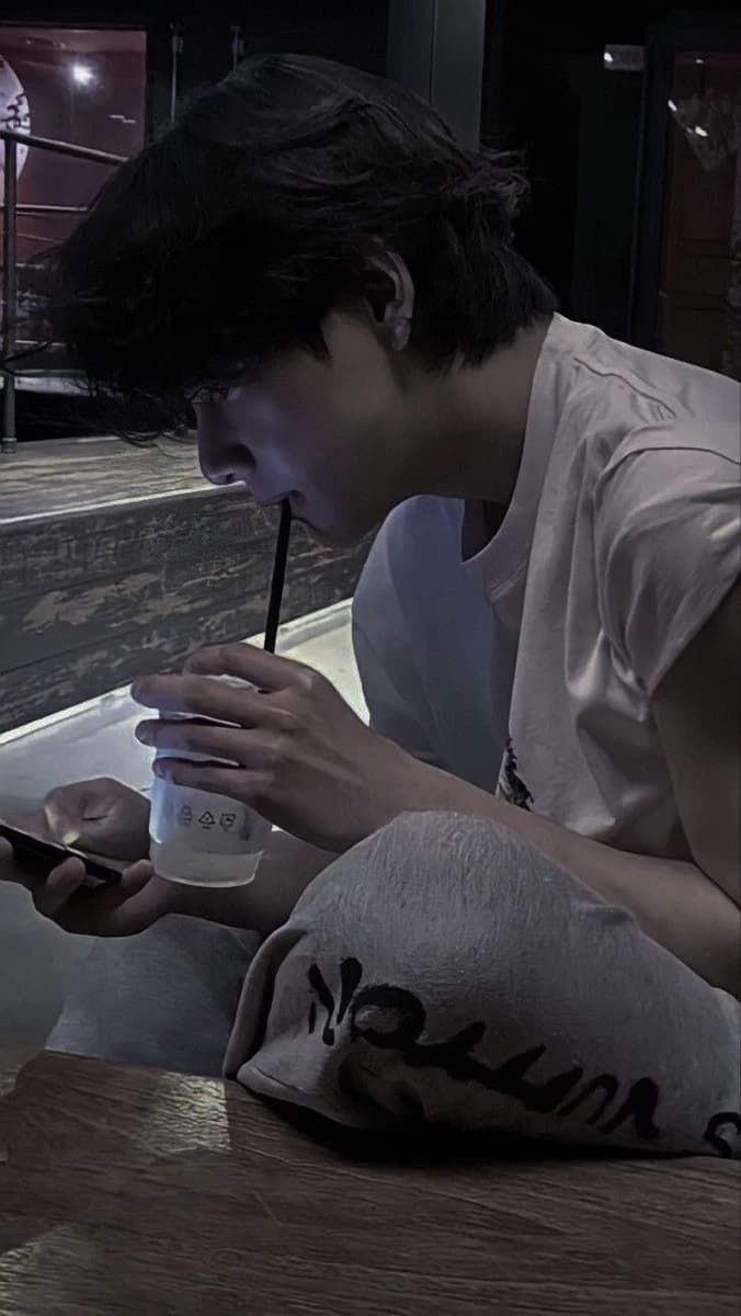 Kim taehyung thumbnail