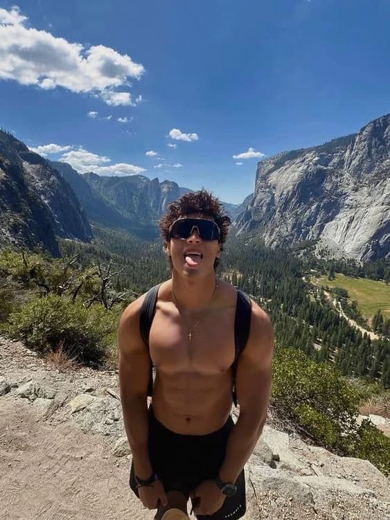 Handsome Hiker (BL) thumbnail