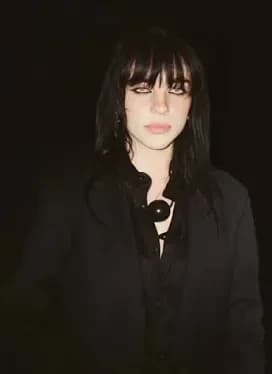 Billie maybe falling for a bully? thumbnail